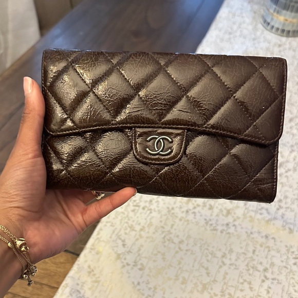 Chanel Brown Quilted Patent Wallet - Picture 4 of 12